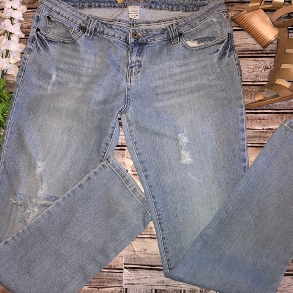 🌴WET SEAL•Sz15/33L•SKINNY•LIGHT WASH•DISTRESSED - Picture 4 of 8